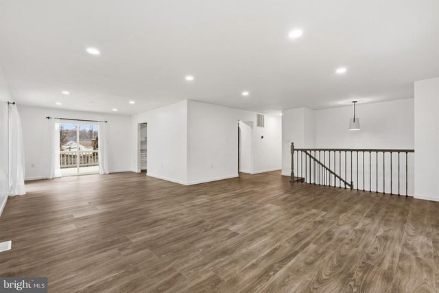 2146 WOODFORD RD, Vienna, VA 22182