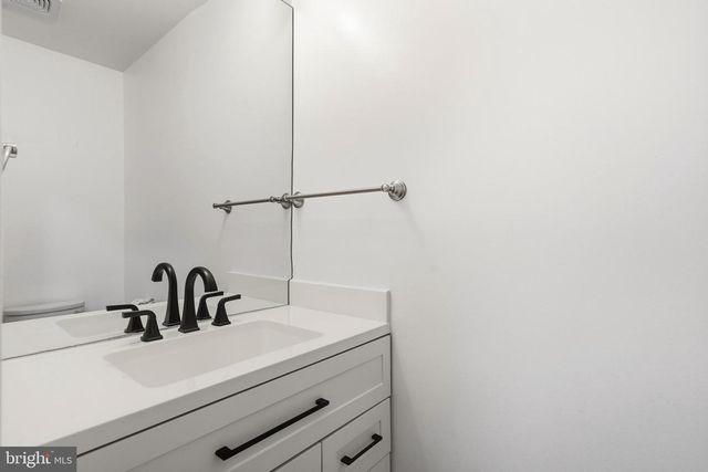 2146 WOODFORD RD, Vienna, VA 22182