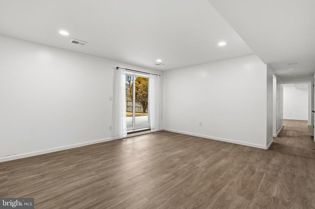 2146 WOODFORD RD, Vienna, VA 22182