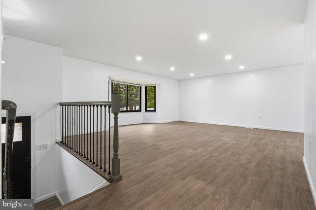 2146 WOODFORD RD, Vienna, VA 22182