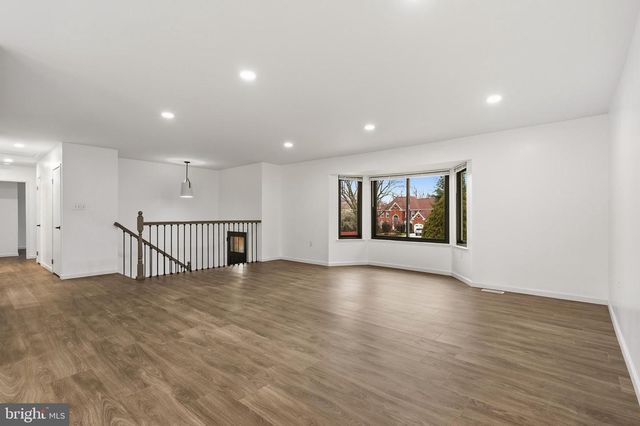 2146 WOODFORD RD, Vienna, VA 22182