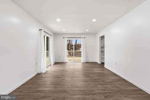 2146 WOODFORD RD, Vienna, VA 22182