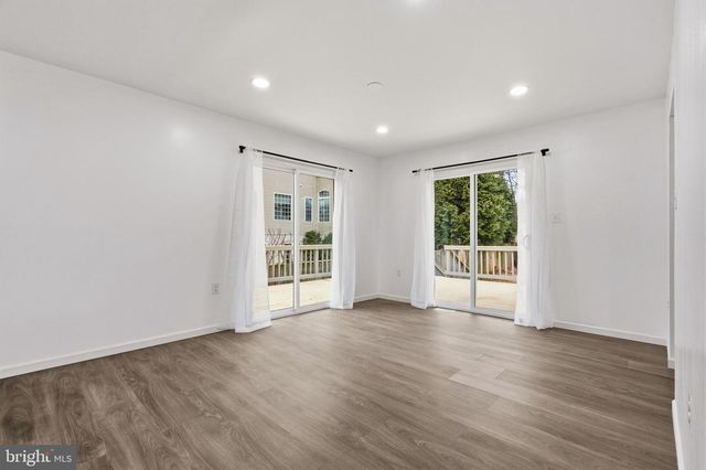 2146 WOODFORD RD, Vienna, VA 22182