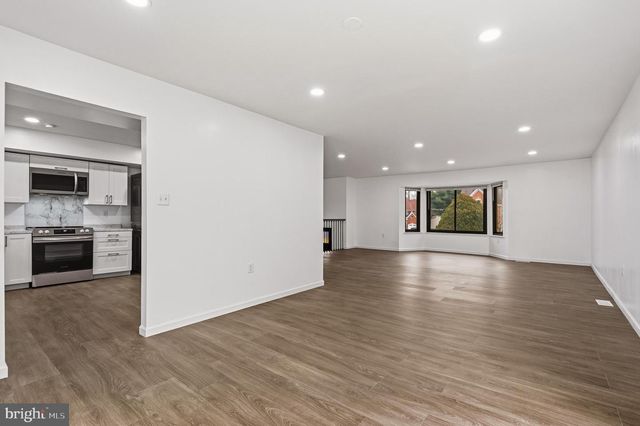 2146 WOODFORD RD, Vienna, VA 22182