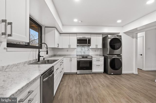 2146 WOODFORD RD, Vienna, VA 22182