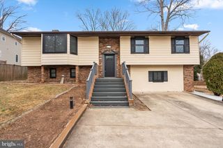 2146 WOODFORD RD, Vienna, VA 22182