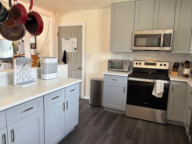420 Duke Ln, Fort Collins, CO 80525