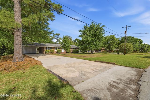 3316 Chalmers Drive, Wilmington, NC 28409