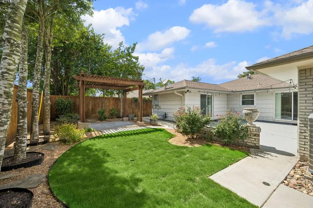 2202 Lazybrook Drive, Houston, TX 77008