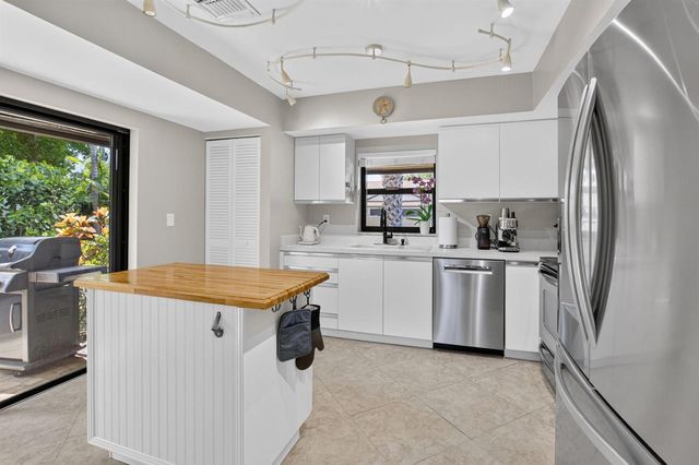 2833 SW 6th Street, Delray Beach, FL 33445