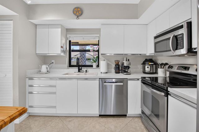 2833 SW 6th Street, Delray Beach, FL 33445
