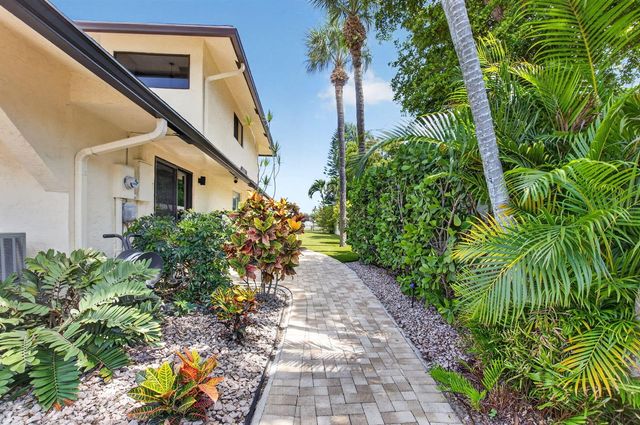 2833 SW 6th Street, Delray Beach, FL 33445
