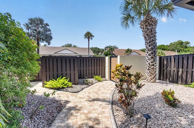 2833 SW 6th Street, Delray Beach, FL 33445