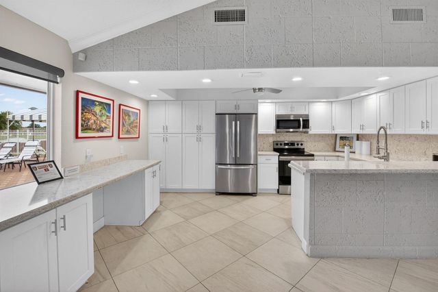 2833 SW 6th Street, Delray Beach, FL 33445
