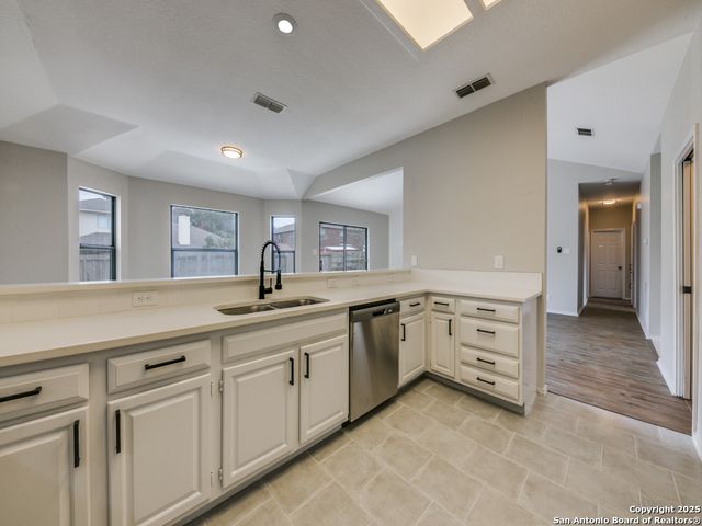 9218 Shadow Crest, Converse, TX 78109