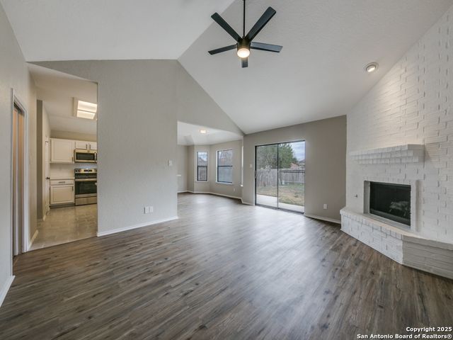 9218 Shadow Crest, Converse, TX 78109