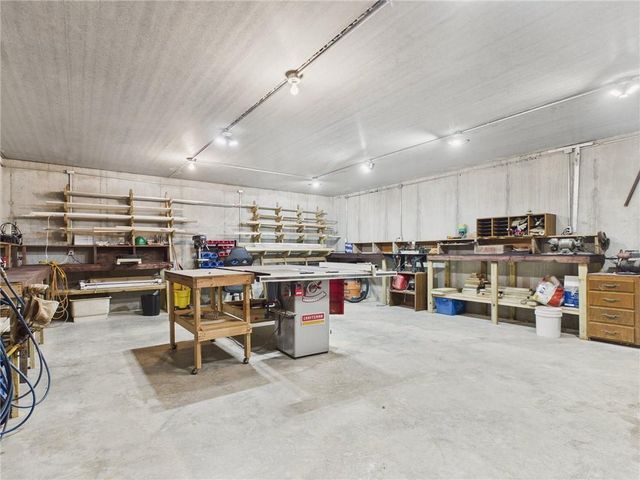 17590 188th Terrace, Tonganoxie, KS 66086