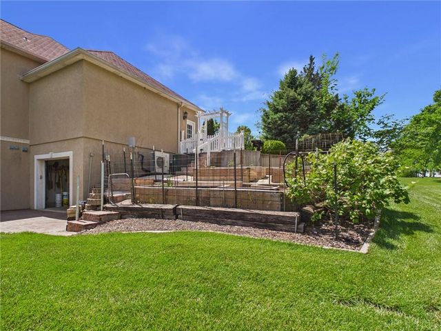 17590 188th Terrace, Tonganoxie, KS 66086
