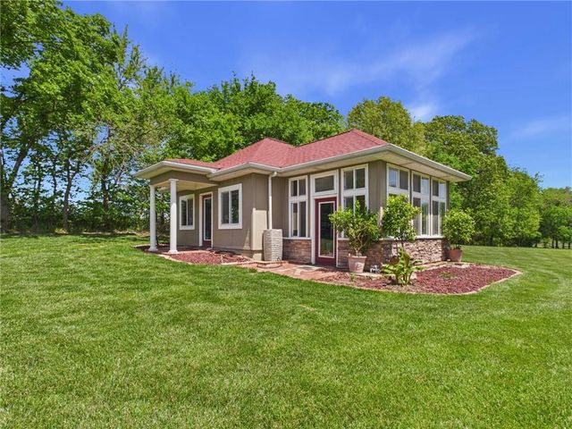 17590 188th Terrace, Tonganoxie, KS 66086