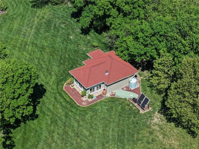 17590 188th Terrace, Tonganoxie, KS 66086