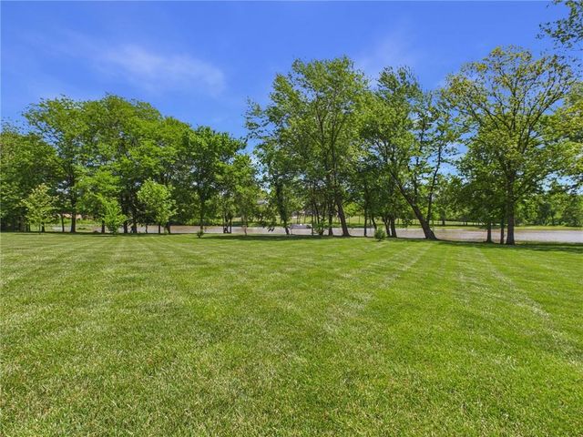 17590 188th Terrace, Tonganoxie, KS 66086