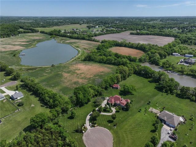 17590 188th Terrace, Tonganoxie, KS 66086
