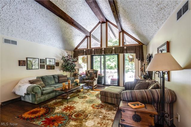 5269 Woodview Avenue, Louisville, OH 44641