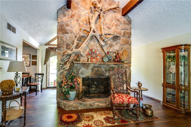 5269 Woodview Avenue, Louisville, OH 44641