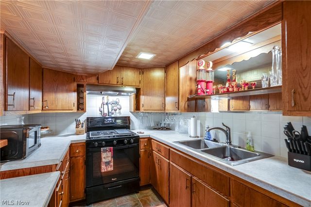 5269 Woodview Avenue, Louisville, OH 44641