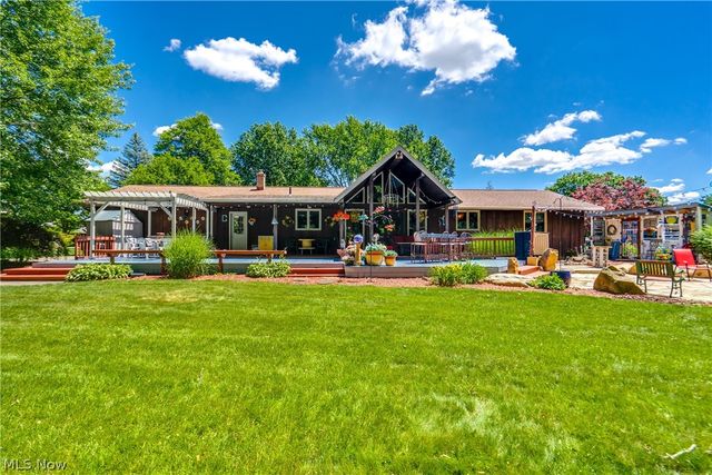 5269 Woodview Avenue, Louisville, OH 44641