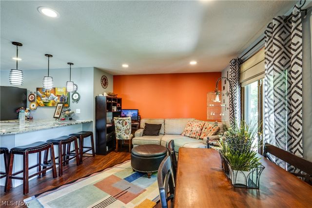5269 Woodview Avenue, Louisville, OH 44641