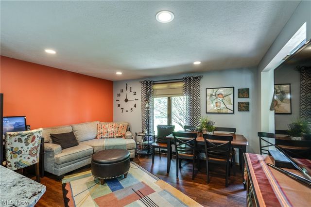 5269 Woodview Avenue, Louisville, OH 44641