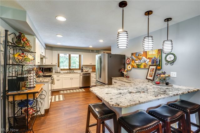 5269 Woodview Avenue, Louisville, OH 44641