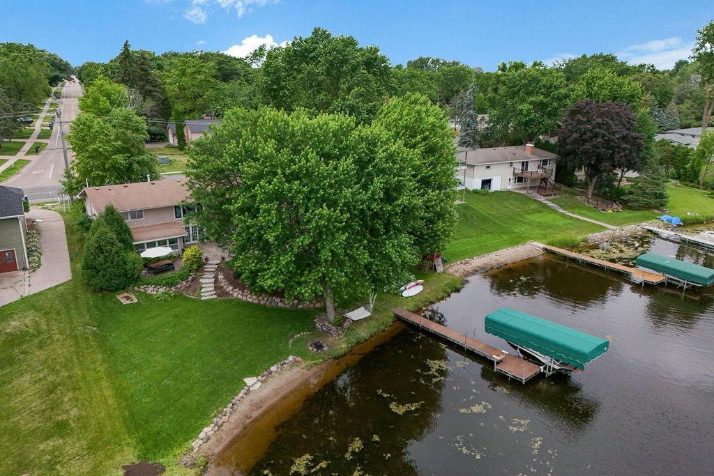 2001 Long Lake Road, New Brighton, MN 55112