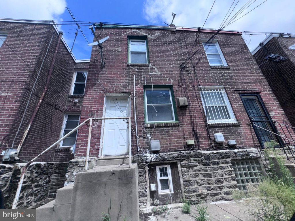 310 W COURTLAND ST, PHILADELPHIA, PA 19140 — photo 2