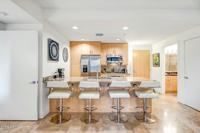 7121 E RANCHO VISTA Drive 2002, Scottsdale, AZ 85251