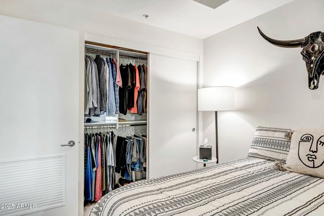 7121 E RANCHO VISTA Drive 2002, Scottsdale, AZ 85251