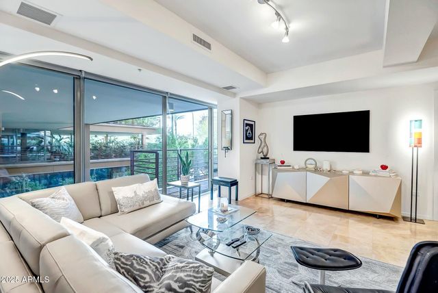 7121 E RANCHO VISTA Drive 2002, Scottsdale, AZ 85251