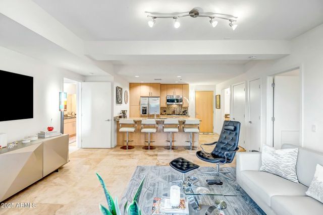 7121 E RANCHO VISTA Drive 2002, Scottsdale, AZ 85251