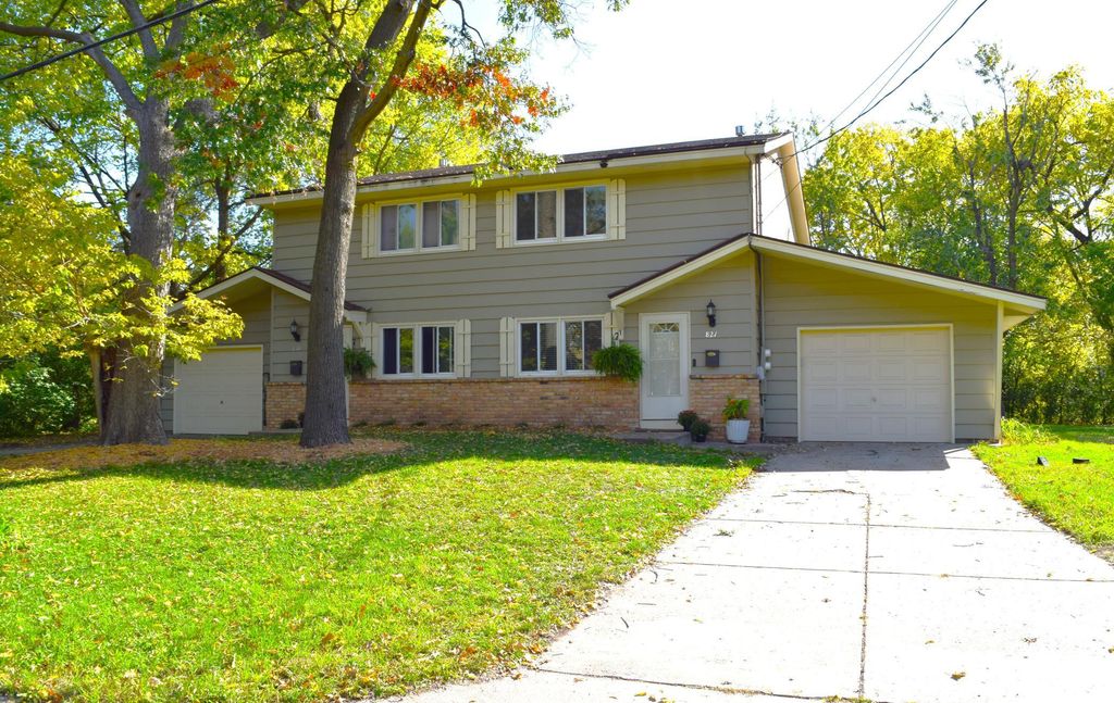 819 & 821 55th Avenue N, Brooklyn Center, MN 55430 — exterior