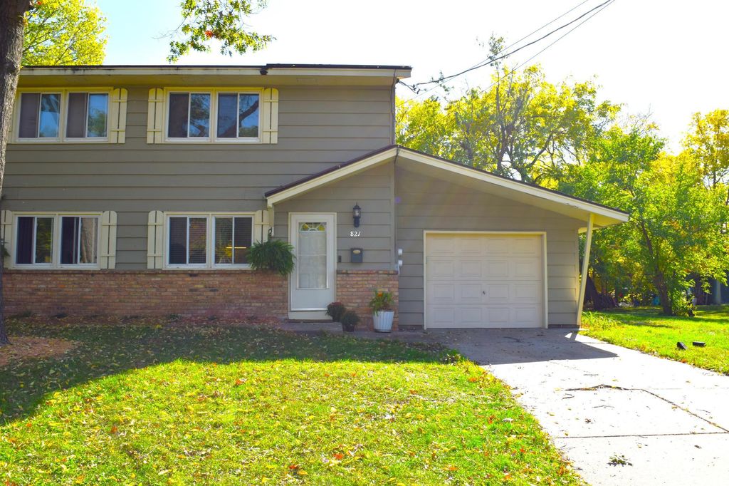 819 & 821 55th Avenue N, Brooklyn Center, MN 55430 — photo 3