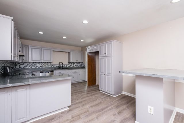 9221 Daybright Circle, Mabelvale, AR 72103