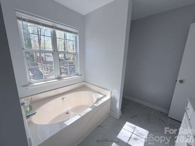 8523 Boxford Court, Charlotte, NC 28215