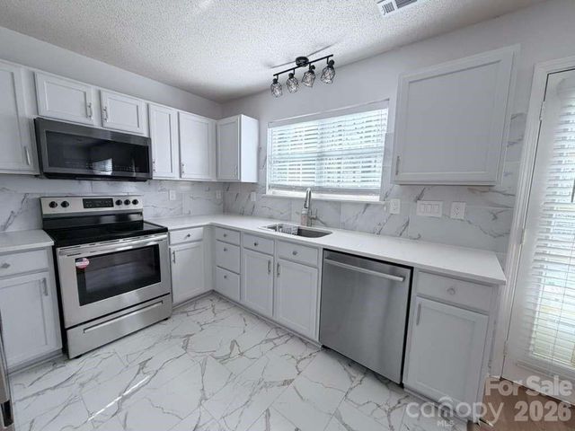 8523 Boxford Court, Charlotte, NC 28215