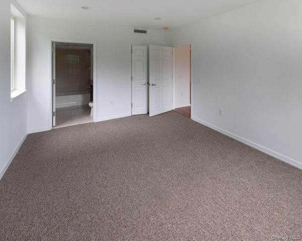 100 Harbor View Drive 251, Port Washington, NY 11050