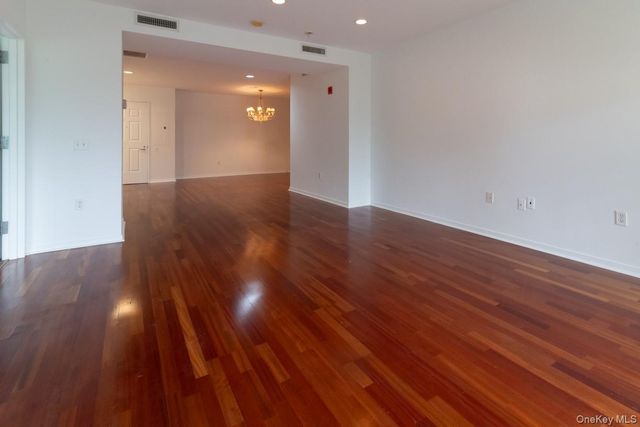 100 Harbor View Drive 251, Port Washington, NY 11050