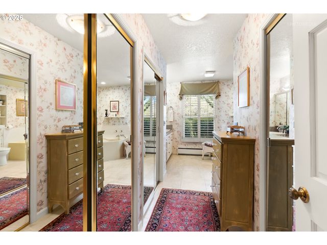 17359 WREN Ct, Lake Oswego, OR 97034