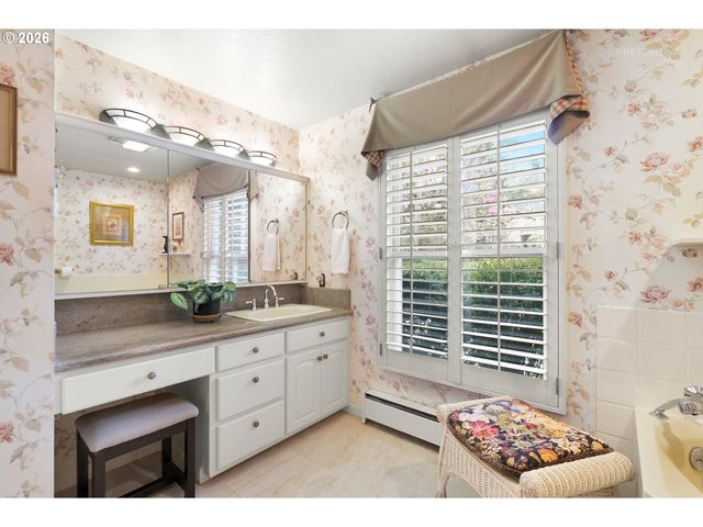 17359 WREN Ct, Lake Oswego, OR 97034