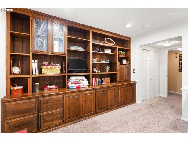 17359 WREN Ct, Lake Oswego, OR 97034