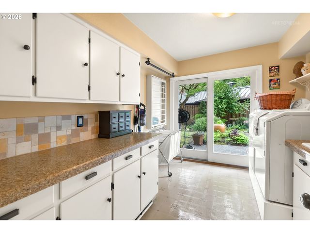 17359 WREN Ct, Lake Oswego, OR 97034